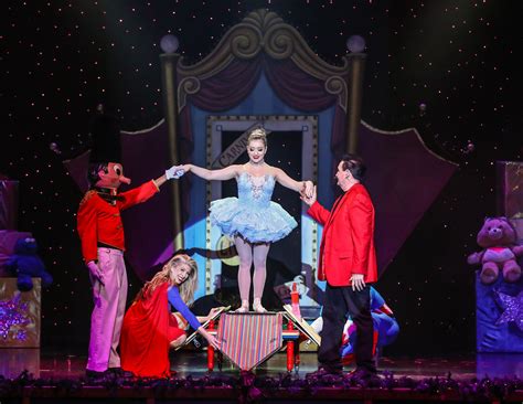Experience the Magic of Hamners Magic Spectacle in Branson, MO